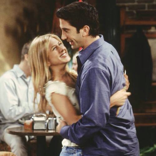 Ross e Rachel abraçados
